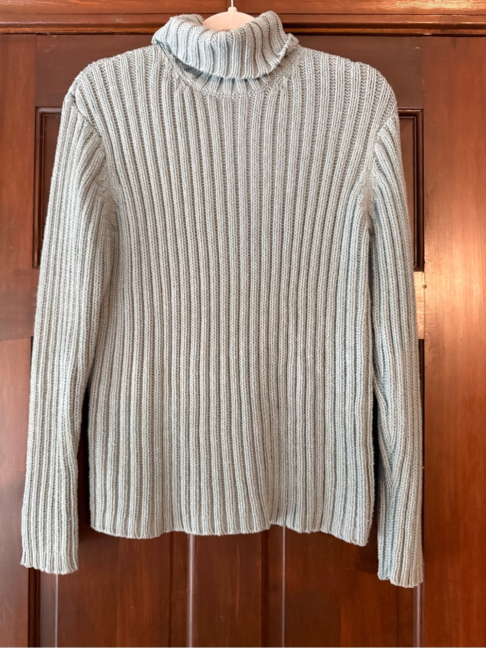 Vintage Dana B. Women’s Ribbed Turtleneck Sweater — Light blue
